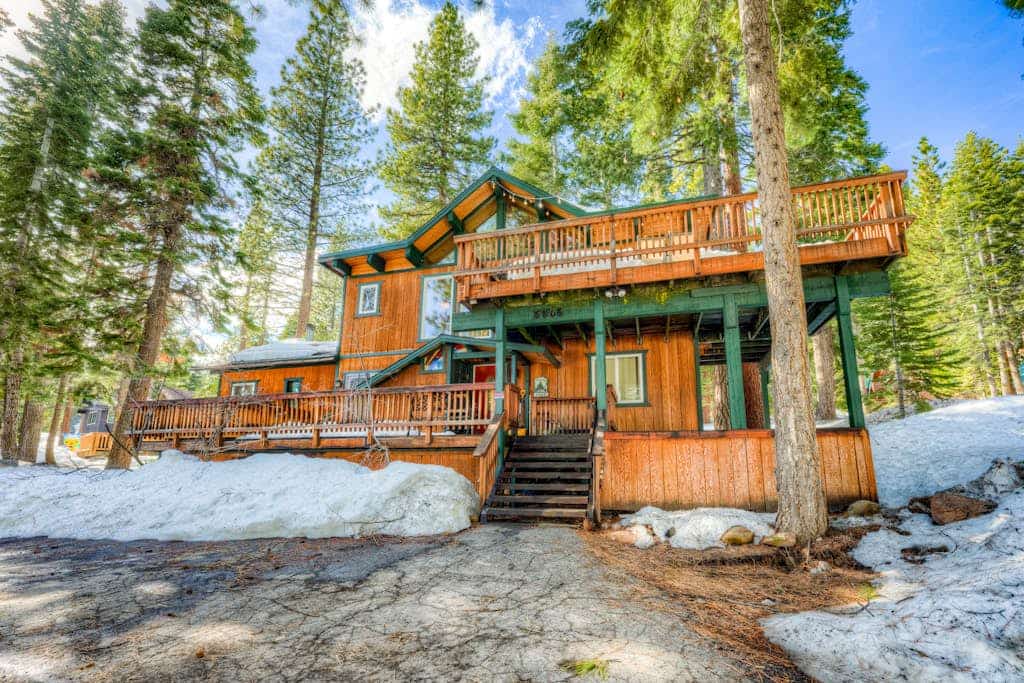 Dog-friendly cabin with private hot tub, fireplace, near skiing & the beach