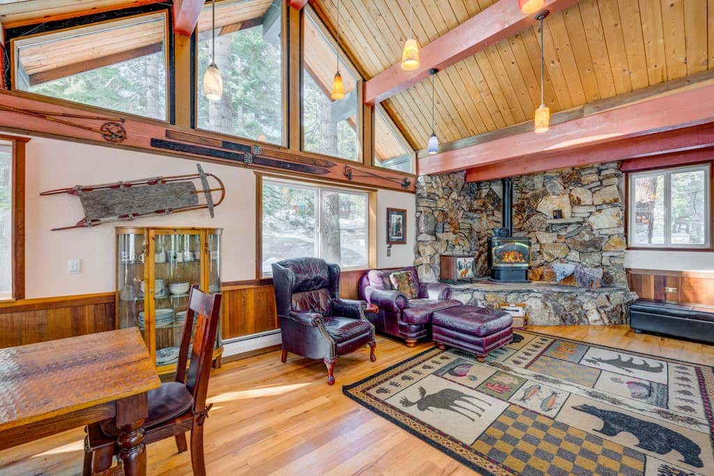 Dog-friendly cabin with private hot tub, fireplace, near skiing & the beach