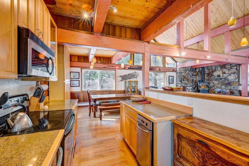 Dog-friendly cabin with private hot tub, fireplace, near skiing & the beach
