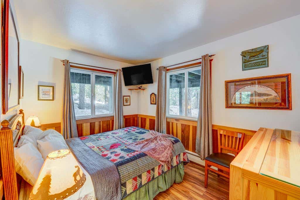Dog-friendly cabin with private hot tub, fireplace, near skiing & the beach