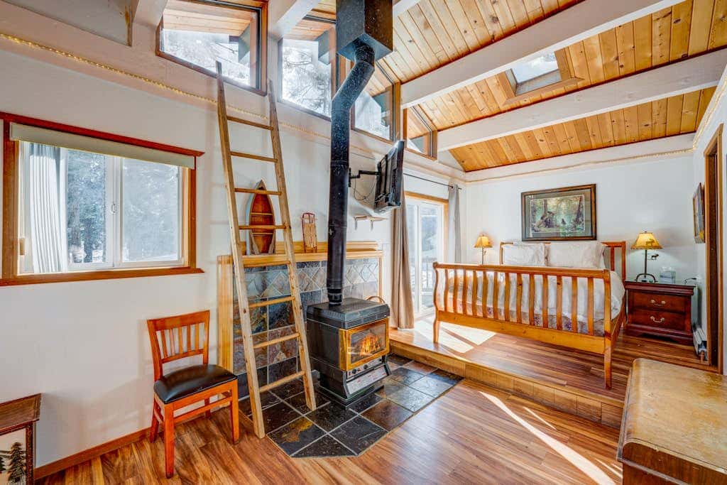 Dog-friendly cabin with private hot tub, fireplace, near skiing & the beach