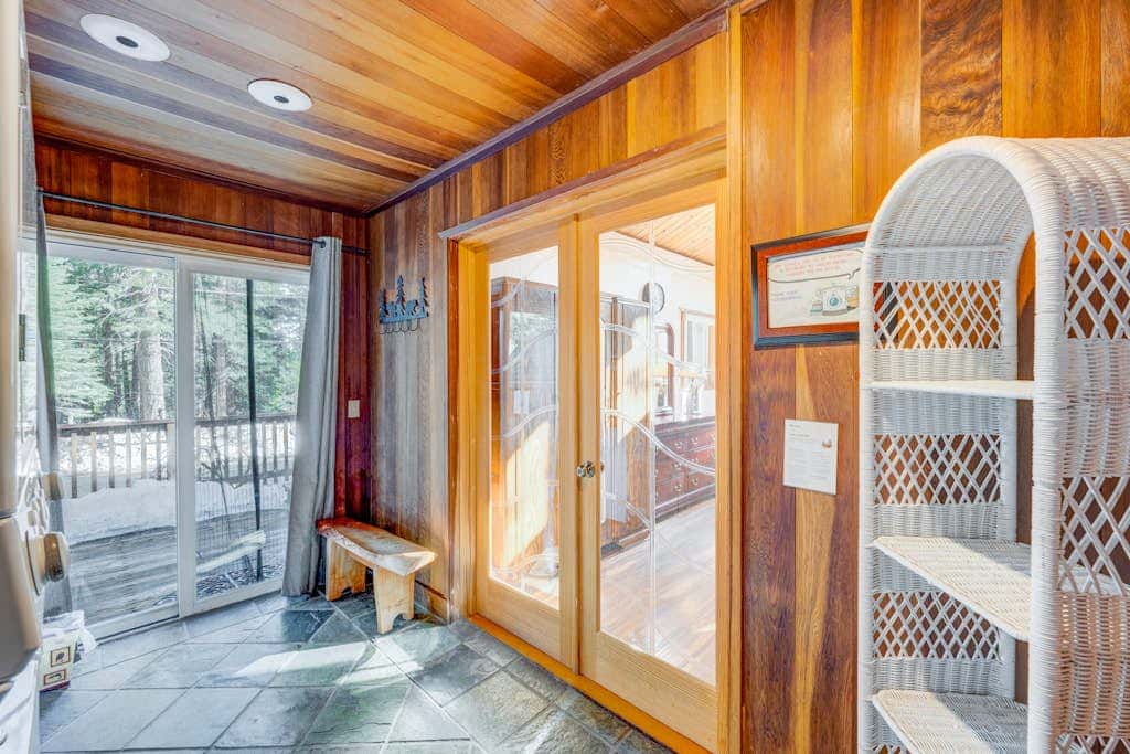 Dog-friendly cabin with private hot tub, fireplace, near skiing & the beach