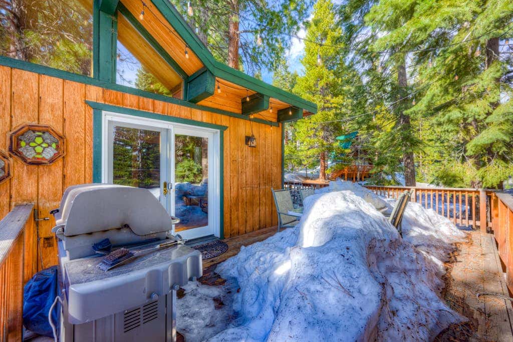Dog-friendly cabin with private hot tub, fireplace, near skiing & the beach