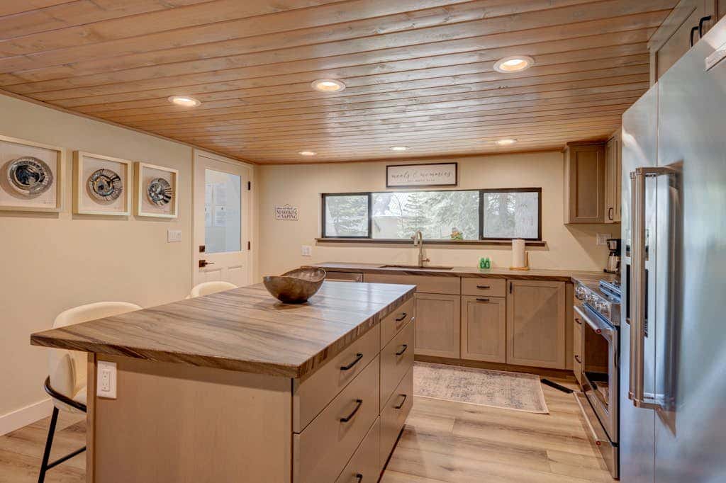 A-frame home with large deck, game room, wood fireplace & near the lake - dogs ok