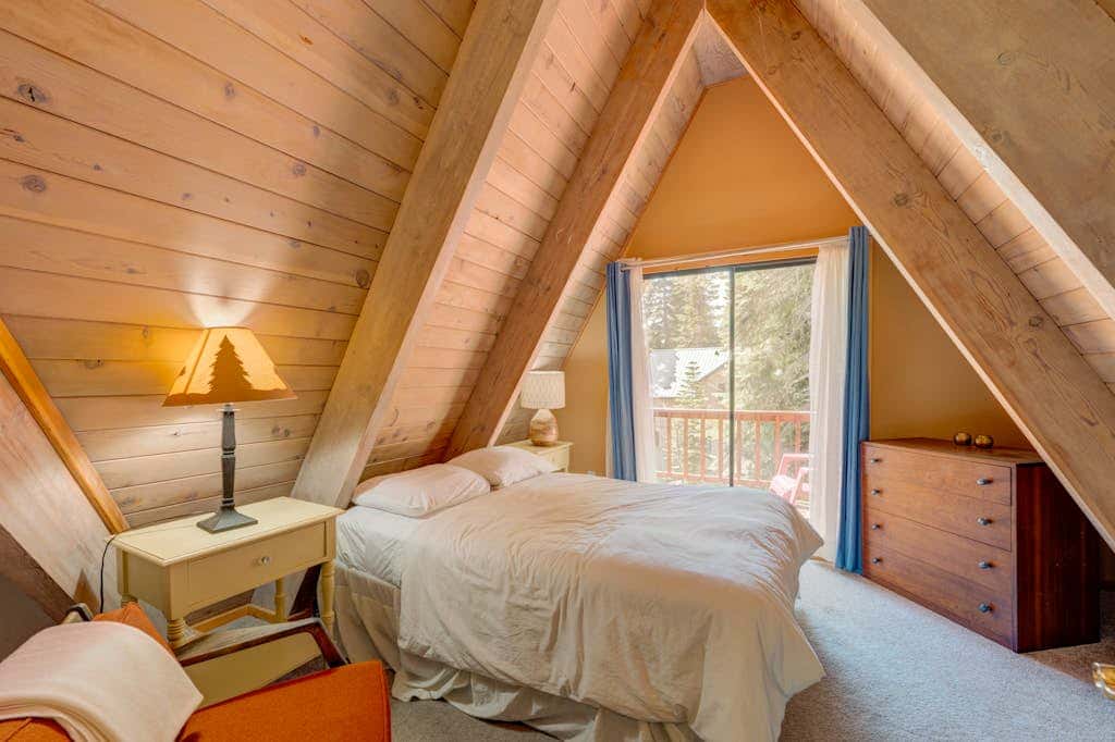 A-frame home with large deck, game room, wood fireplace & near the lake - dogs ok