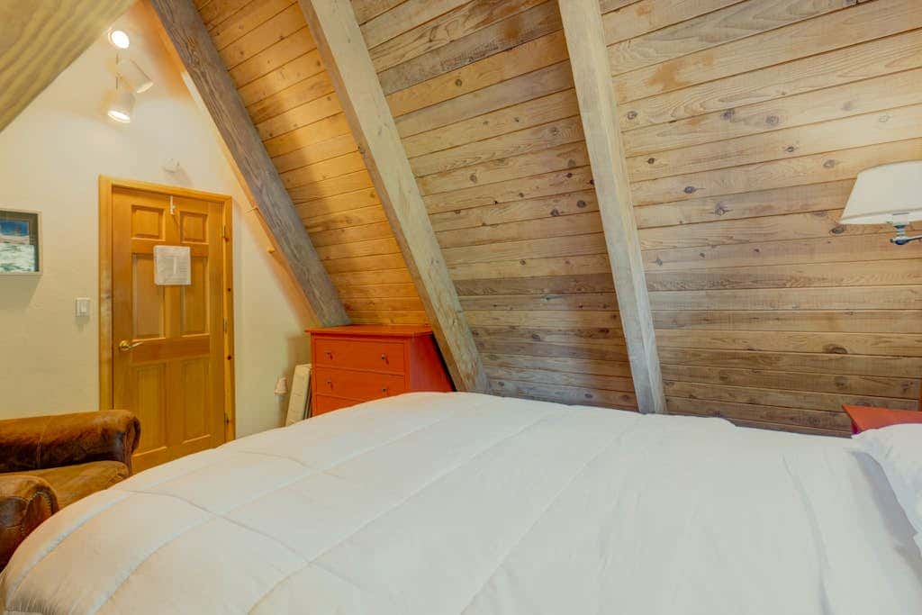 A-frame home with large deck, game room, wood fireplace & near the lake - dogs ok