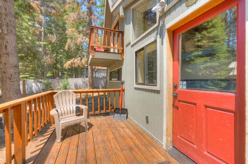 A-frame home with large deck, game room, wood fireplace & near the lake - dogs ok