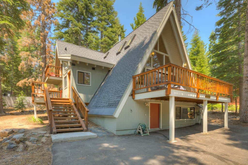 A-frame home with large deck, game room, wood fireplace & near the lake - dogs ok