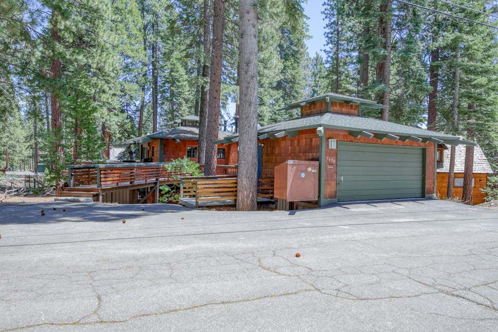 Charming home with private hot tub