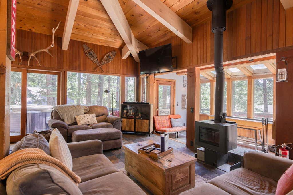 Charming home with private hot tub