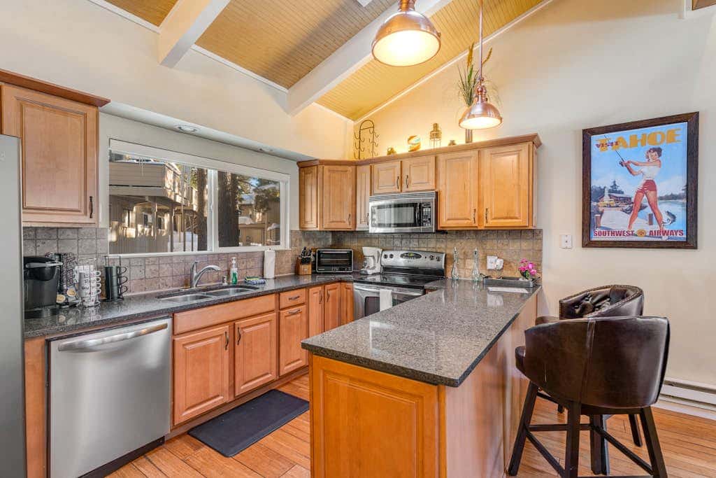 Dog-friendly mountain getaway near skiing & lake with water views & private balcony