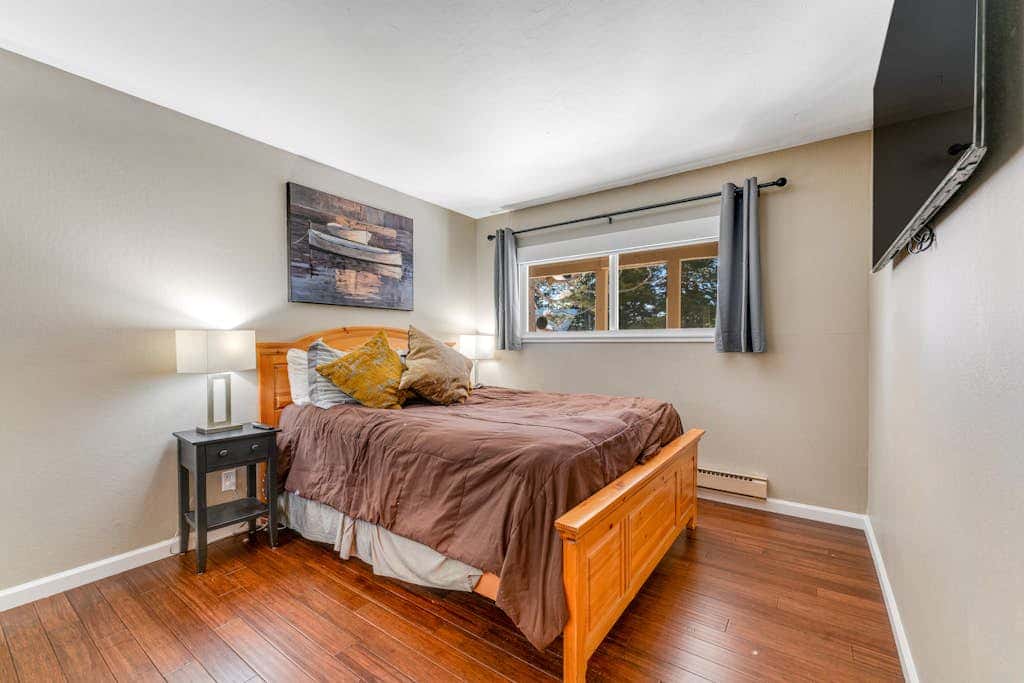 Dog-friendly mountain getaway near skiing & lake with water views & private balcony
