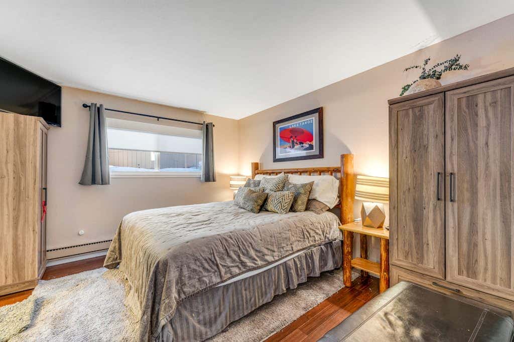Dog-friendly mountain getaway near skiing & lake with water views & private balcony