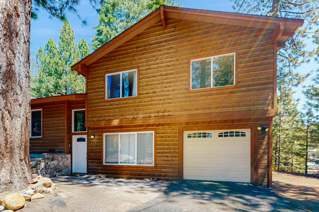 Quiet mountain home with game room & fireplace - near scenic trails & ski slopes