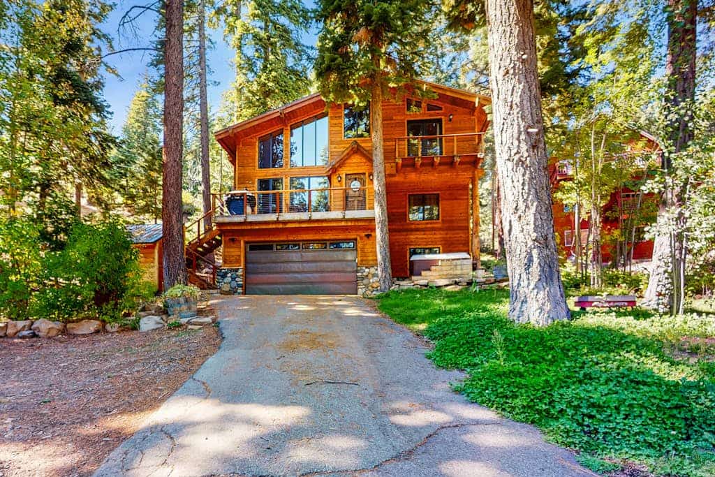 Modern Lux Cabin with Stunning Views, Spa, Large Kitchen and Dining, Fireplace