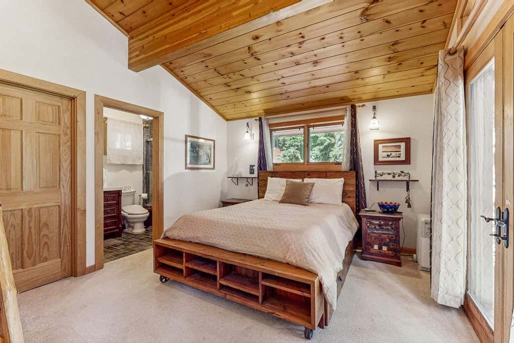 Modern Lux Cabin with Stunning Views, Spa, Large Kitchen and Dining, Fireplace