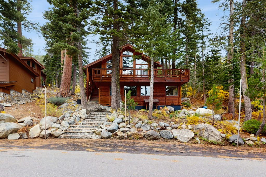 Cozy Private Mountain Retreat with Nearby Pond, Hot Tub, Pool Table