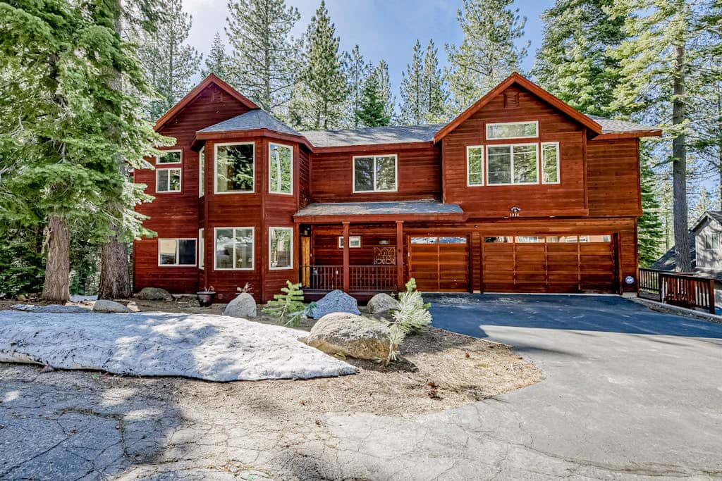 Inviting spacious home with fireplace, deck, hot tub, full kitchen, & W&D