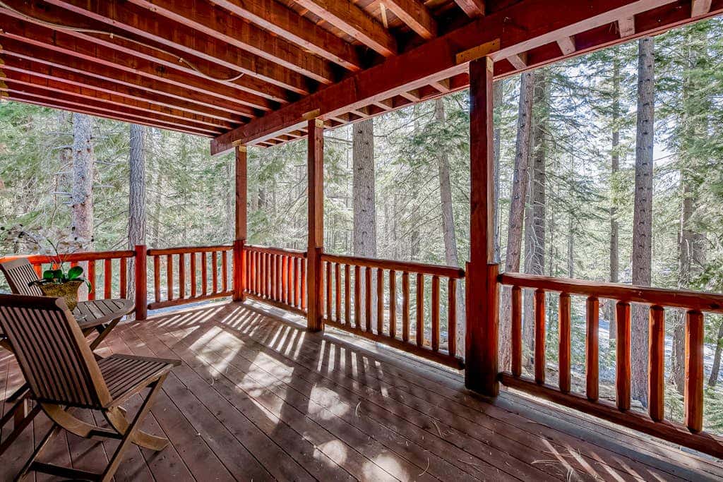Inviting spacious home with fireplace, deck, hot tub, full kitchen, & W&D