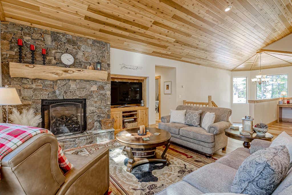Inviting spacious home with fireplace, deck, hot tub, full kitchen, & W&D