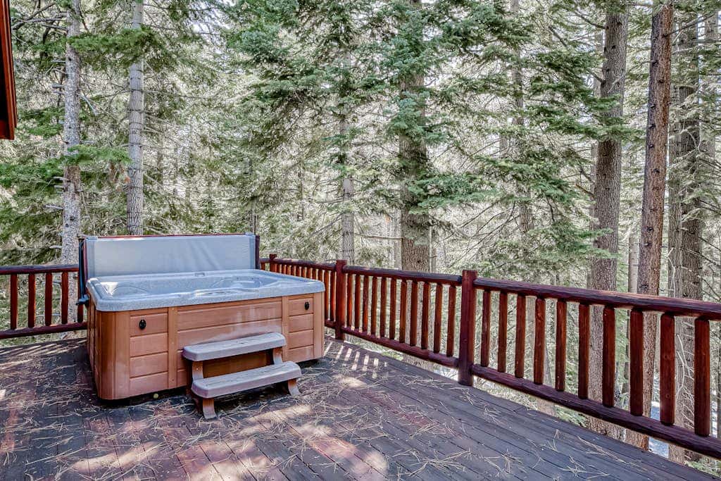 Inviting spacious home with fireplace, deck, hot tub, full kitchen, & W&D