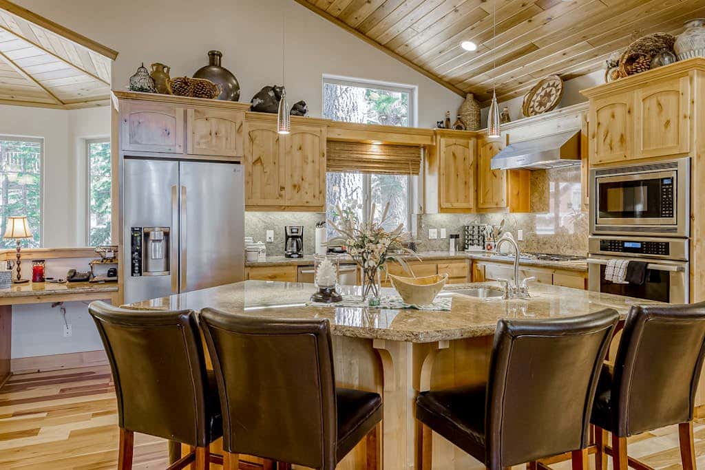 Inviting spacious home with fireplace, deck, hot tub, full kitchen, & W&D
