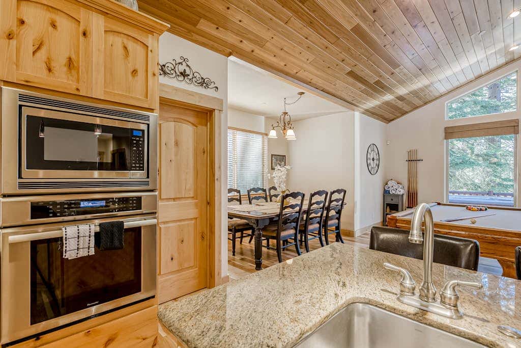 Inviting spacious home with fireplace, deck, hot tub, full kitchen, & W&D