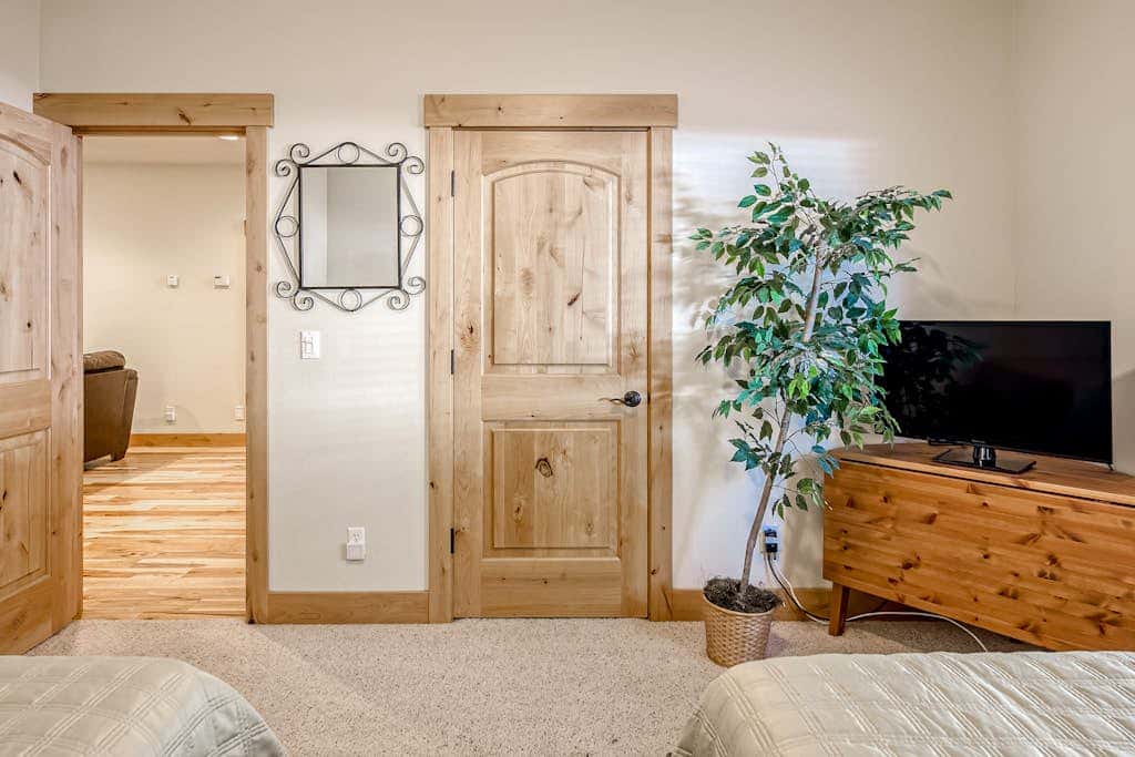 Inviting spacious home with fireplace, deck, hot tub, full kitchen, & W&D