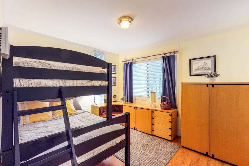 Beautiful & Spacious Townhome with Deck - Close to the Lake & Slopes