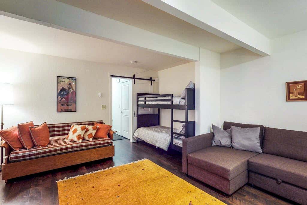 Beautiful & Spacious Townhome with Deck - Close to the Lake & Slopes