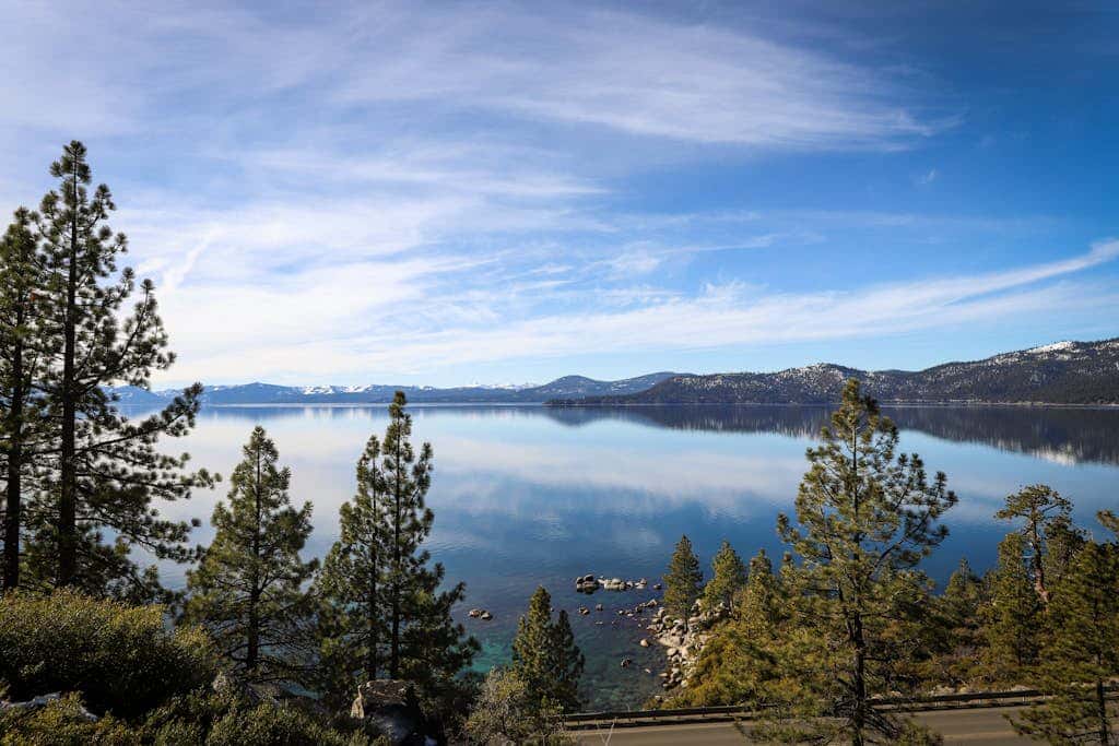 Beautiful & Spacious Townhome with Deck - Close to the Lake & Slopes