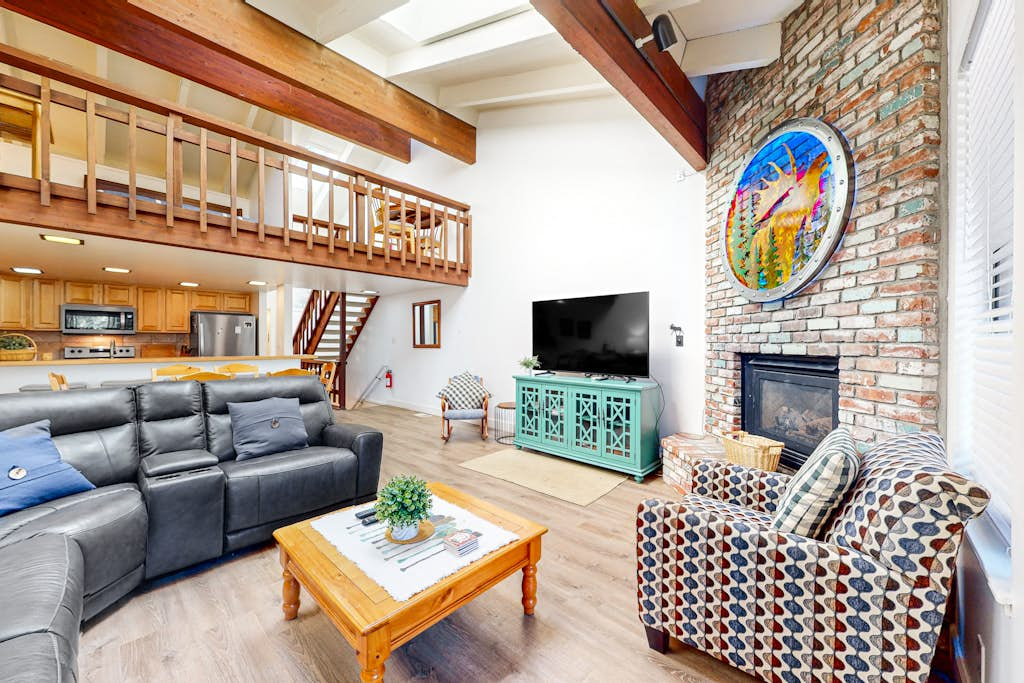 Two-Level Condo with Shared Outdoor Pool, Free WiFi, Fireplace, & washer&dryer