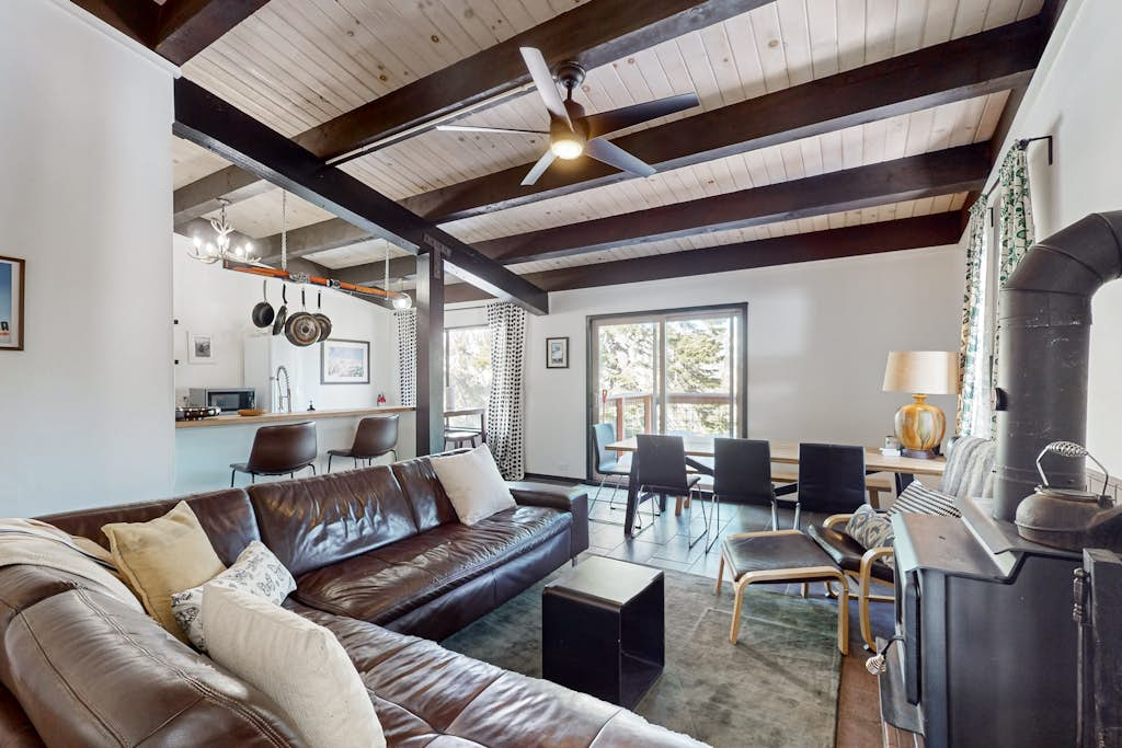 Walk to Ski Lift - Modern Top-Floor Mountain-View Getaway Near Scenic Trails