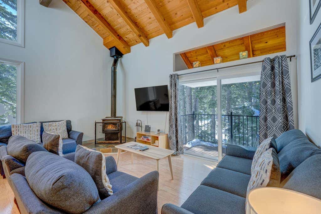 Charming Condo with Shared Hot Tub, Pool, Resort Amenities - Close to Ski & Beach