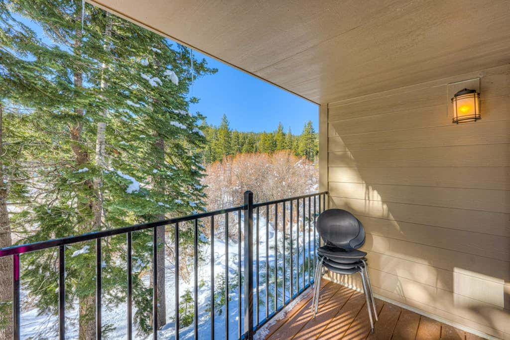 Charming Condo with Shared Hot Tub, Pool, Resort Amenities - Close to Ski & Beach