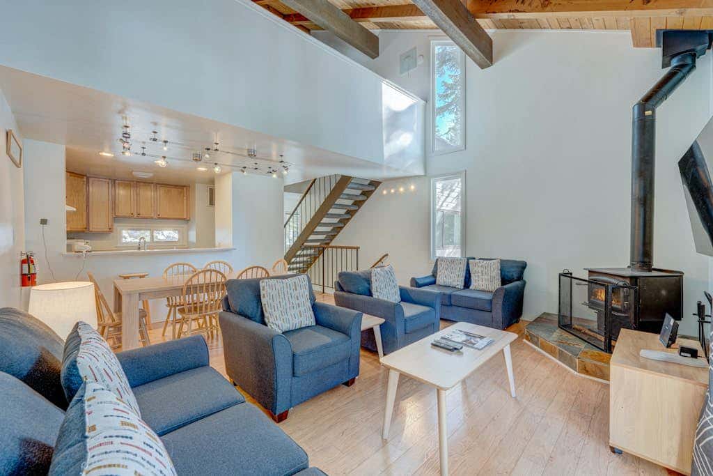 Charming Condo with Shared Hot Tub, Pool, Resort Amenities - Close to Ski & Beach