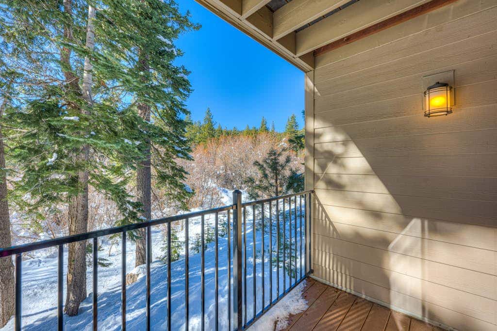 Charming Condo with Shared Hot Tub, Pool, Resort Amenities - Close to Ski & Beach