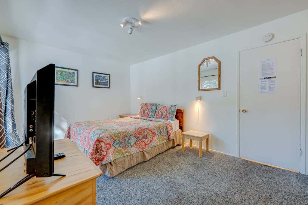 Charming Condo with Shared Hot Tub, Pool, Resort Amenities - Close to Ski & Beach