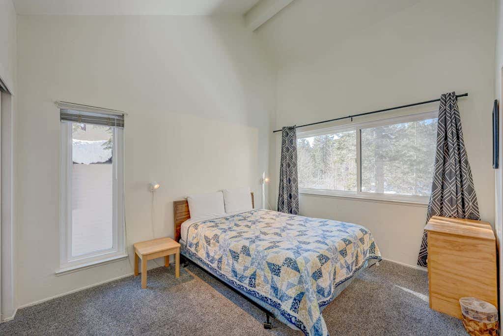 Charming Condo with Shared Hot Tub, Pool, Resort Amenities - Close to Ski & Beach