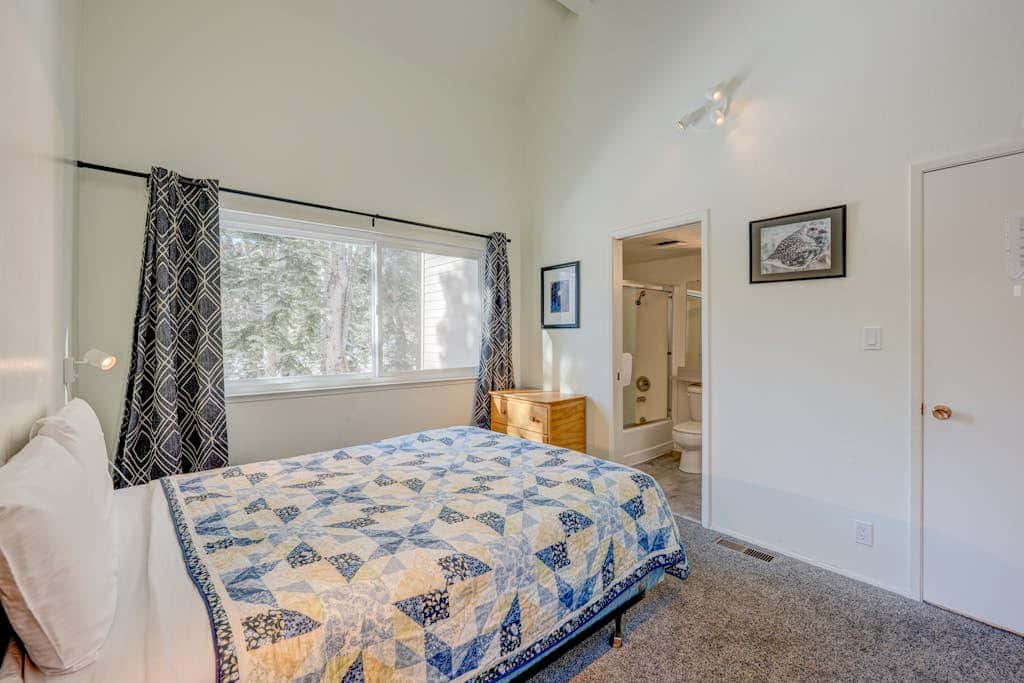 Charming Condo with Shared Hot Tub, Pool, Resort Amenities - Close to Ski & Beach