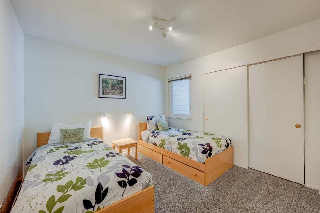 Charming Condo with Shared Hot Tub, Pool, Resort Amenities - Close to Ski & Beach
