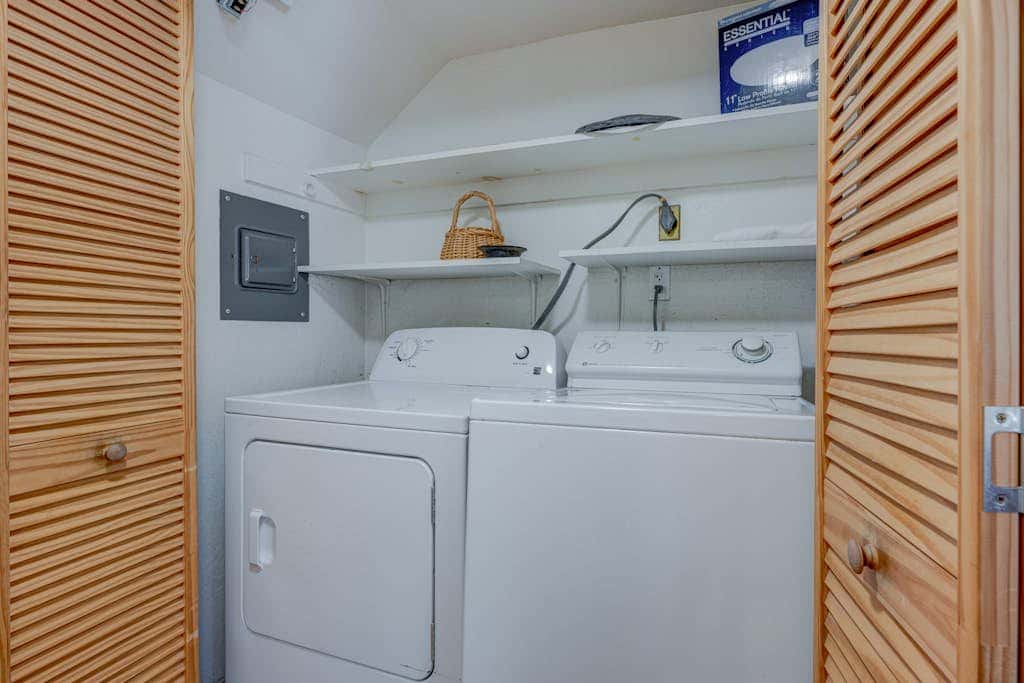 Charming Condo with Shared Hot Tub, Pool, Resort Amenities - Close to Ski & Beach