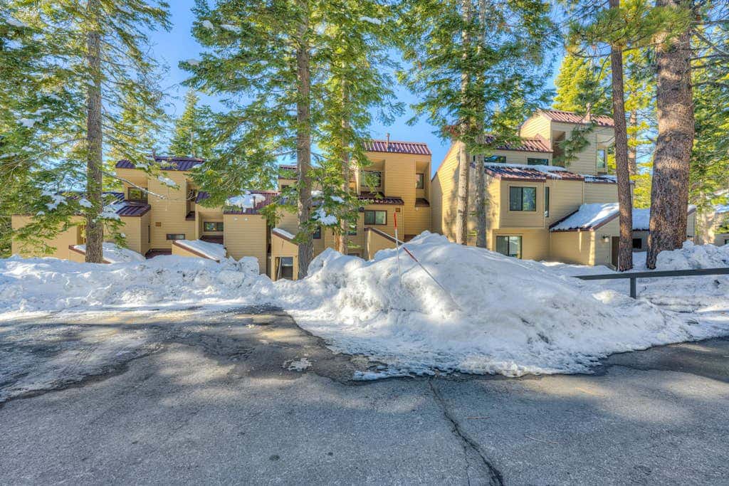 Charming Condo with Shared Hot Tub, Pool, Resort Amenities - Close to Ski & Beach
