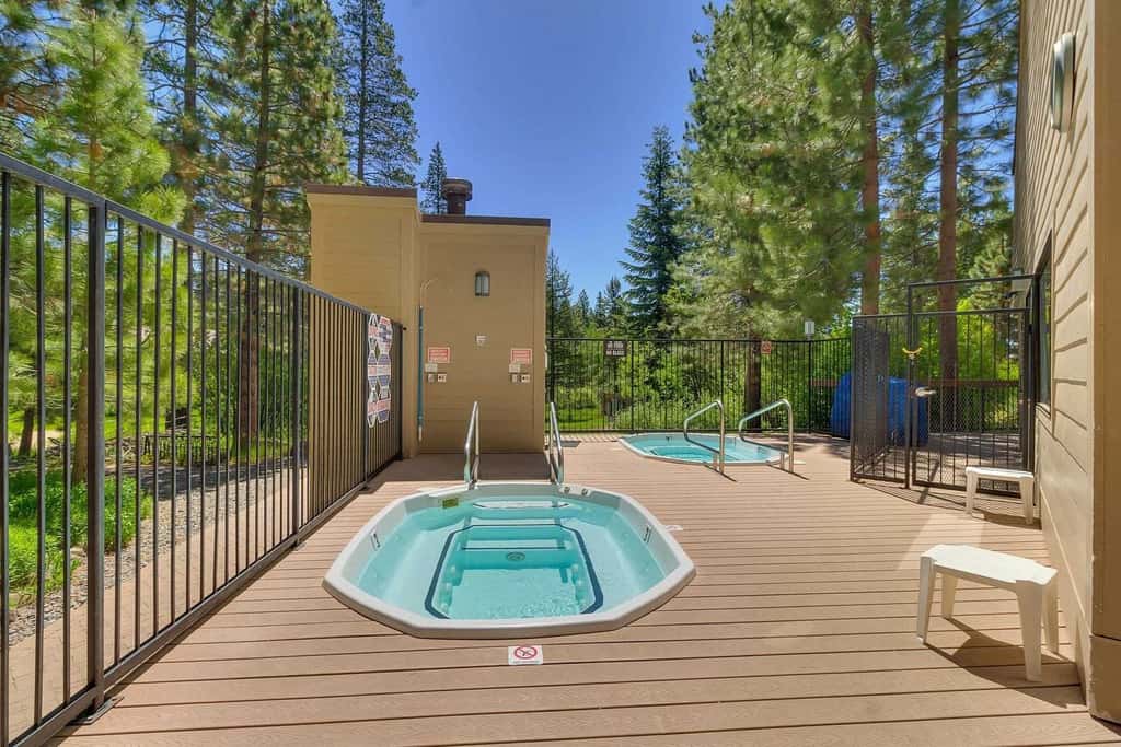 Charming Condo with Shared Hot Tub, Pool, Resort Amenities - Close to Ski & Beach