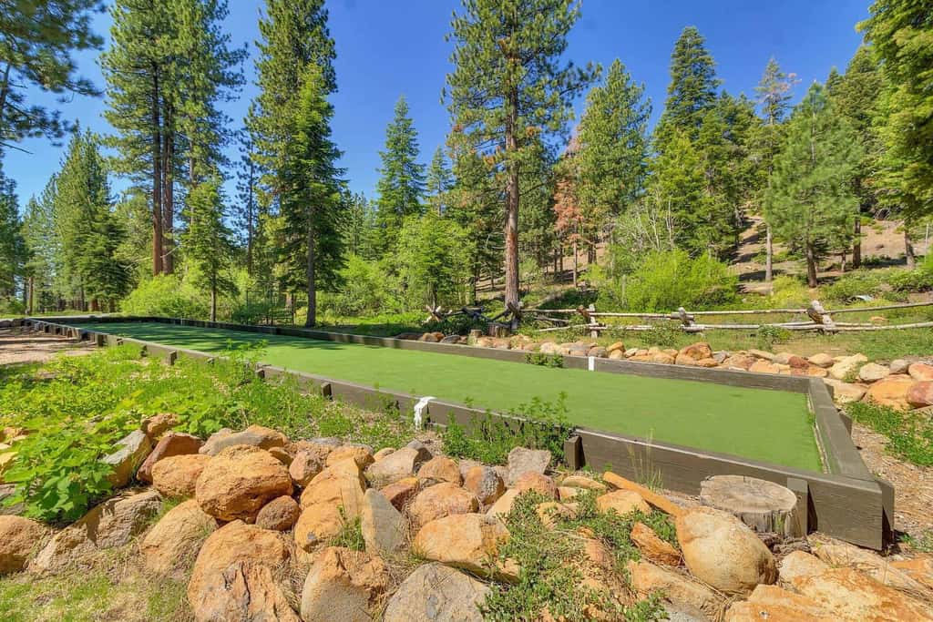 Charming Condo with Shared Hot Tub, Pool, Resort Amenities - Close to Ski & Beach