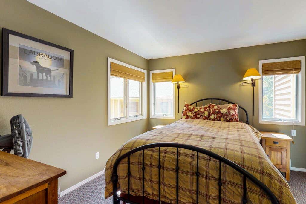 Stylish Townhome with Deck & Shared Hot Tub - Walk to Beaches, Near Skiing