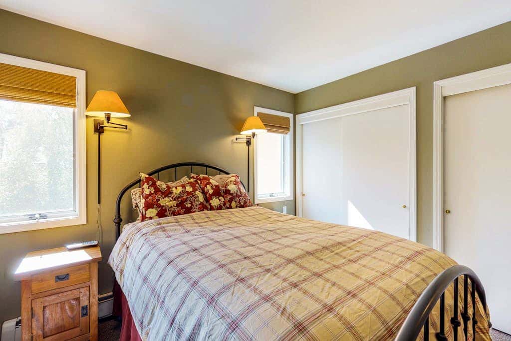 Stylish Townhome with Deck & Shared Hot Tub - Walk to Beaches, Near Skiing
