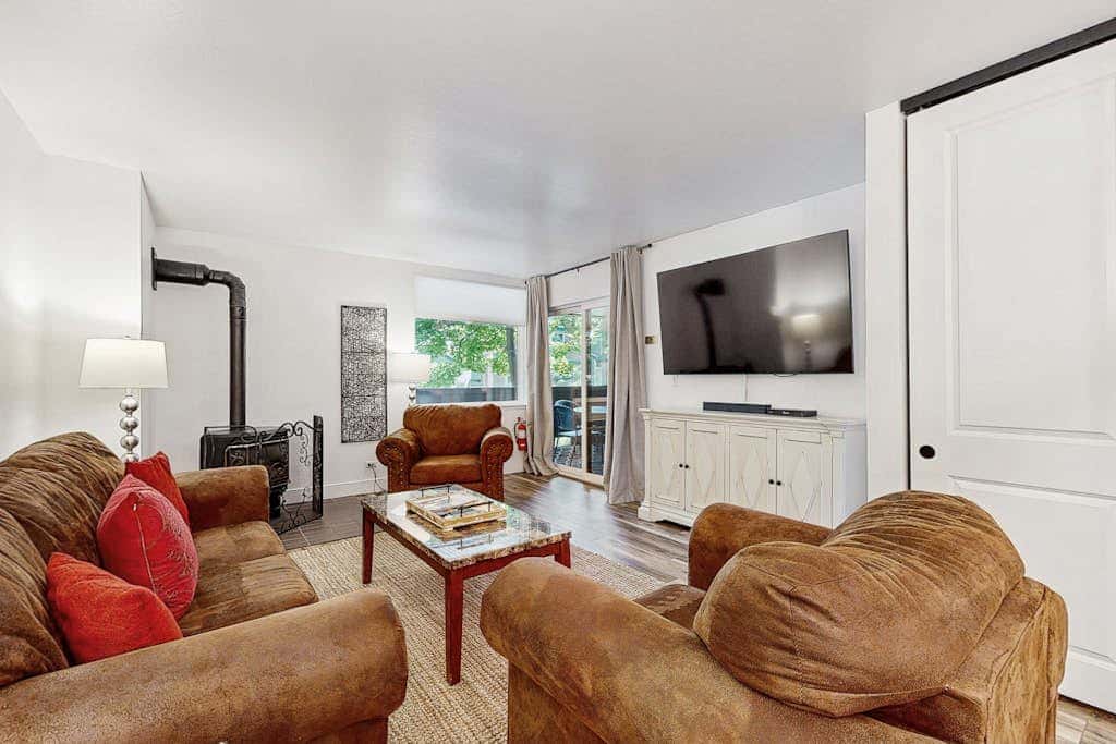 Stunning Newly Renovated Condo - Walk to Beach, Pool & Heavenly Ski Resort