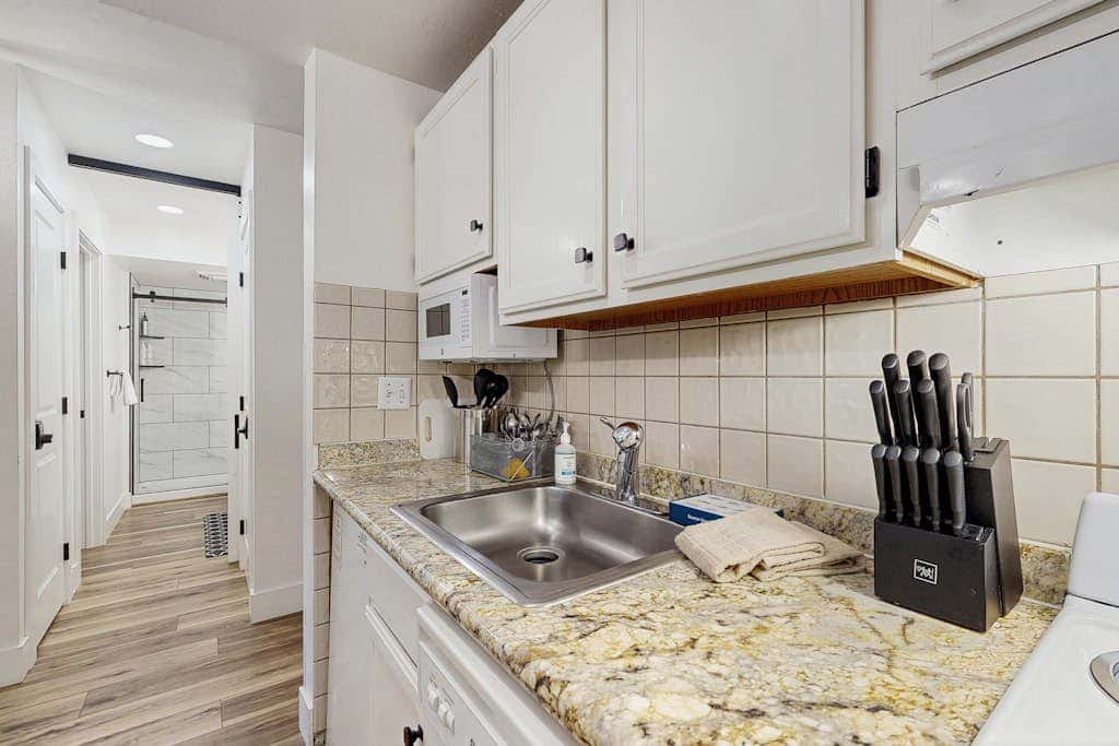 Stunning Newly Renovated Condo - Walk to Beach, Pool & Heavenly Ski Resort