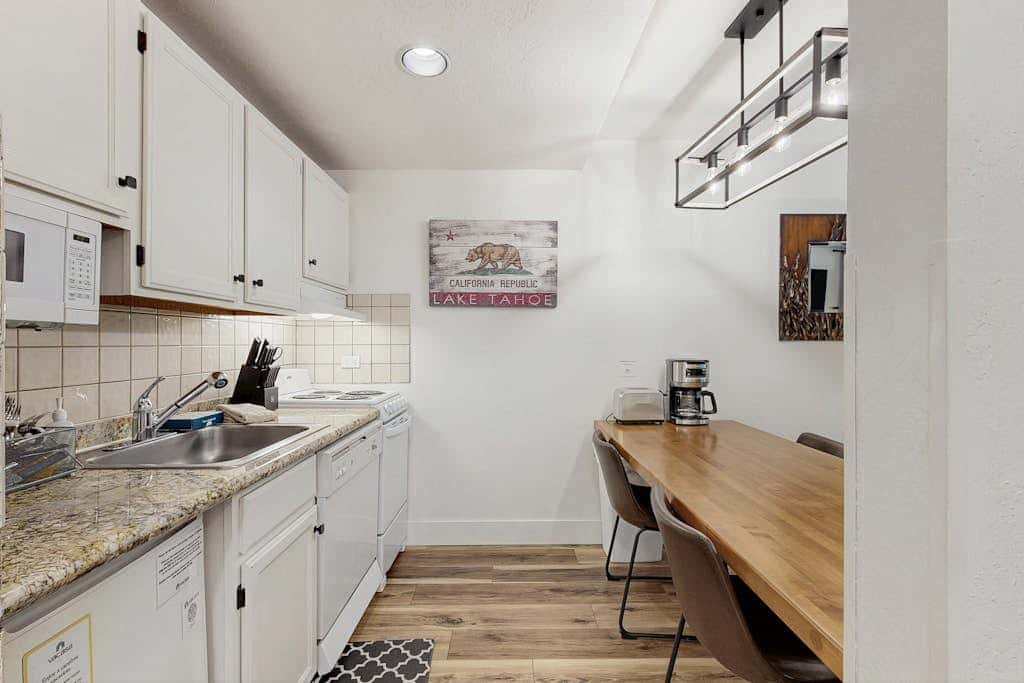 Stunning Newly Renovated Condo - Walk to Beach, Pool & Heavenly Ski Resort